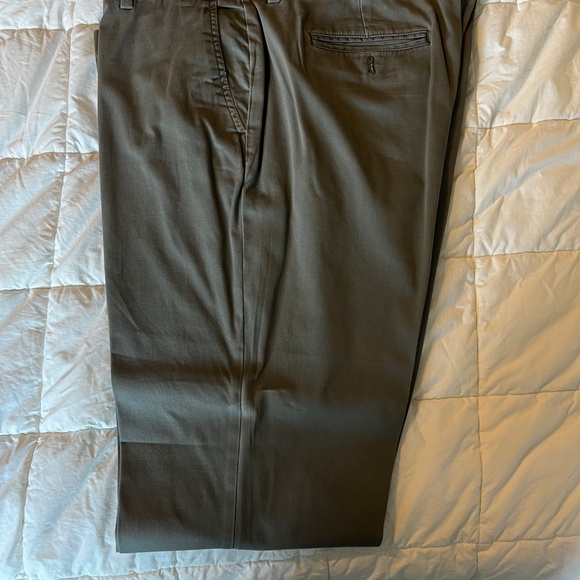 Vinyard Vines. 2 pairs - Picture 3 of 7